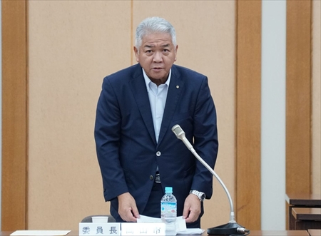 挨拶をする田口委員長（岡山市議会議長）